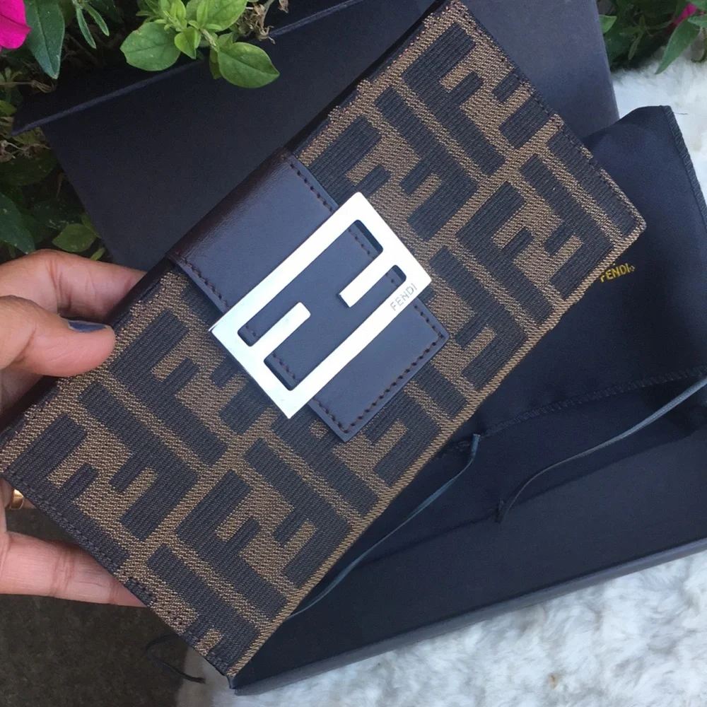 Fendi wallet - Picture 1 of 14